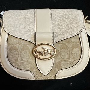 Brand new woman’s coach purse